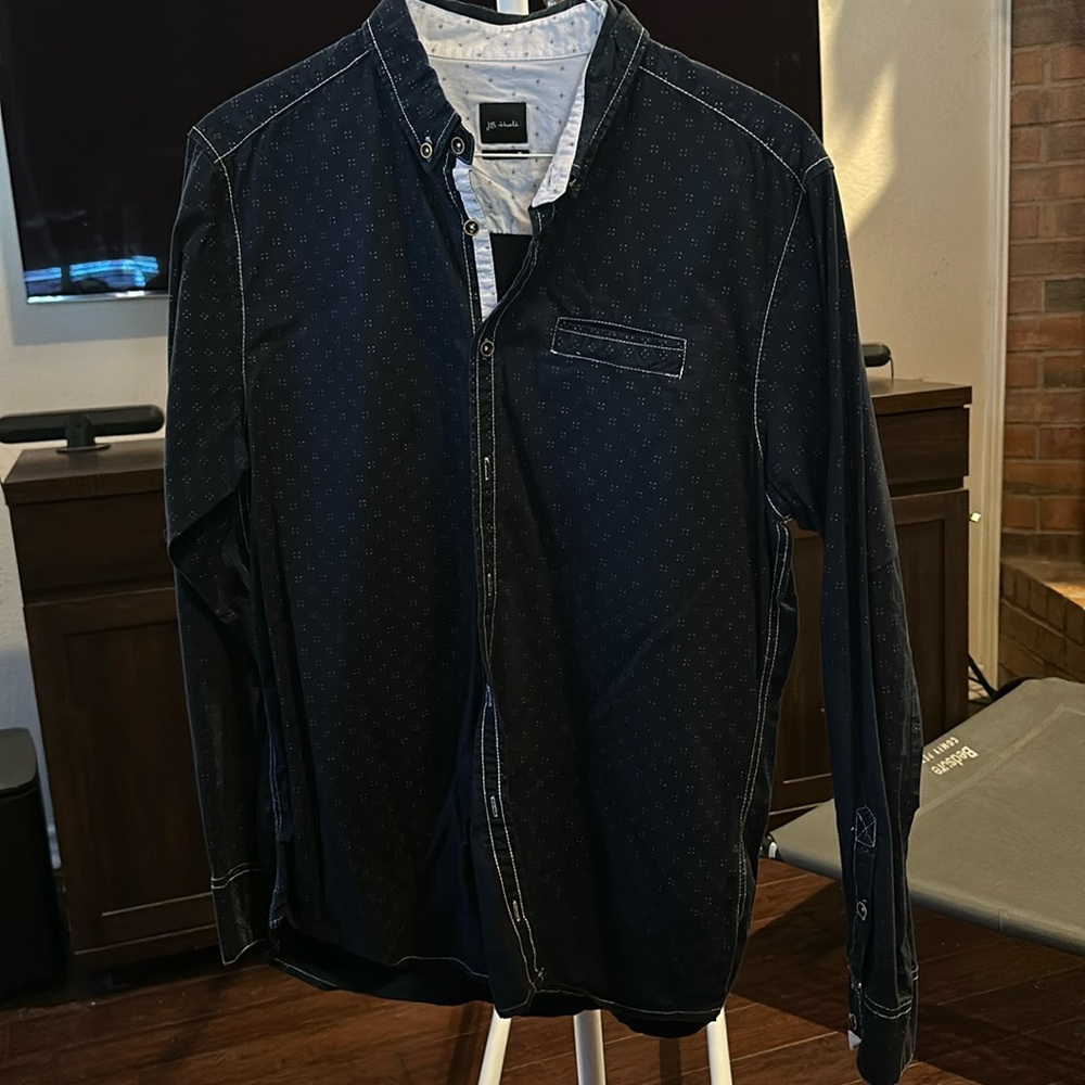 Men’s causal / dress shirt button down